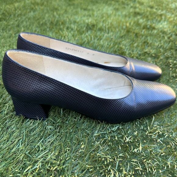 Stuart Weitzman Maeve 50 Low Block Heel Textured Navy Designer Dress Shoes 8 - Picture 1 of 9